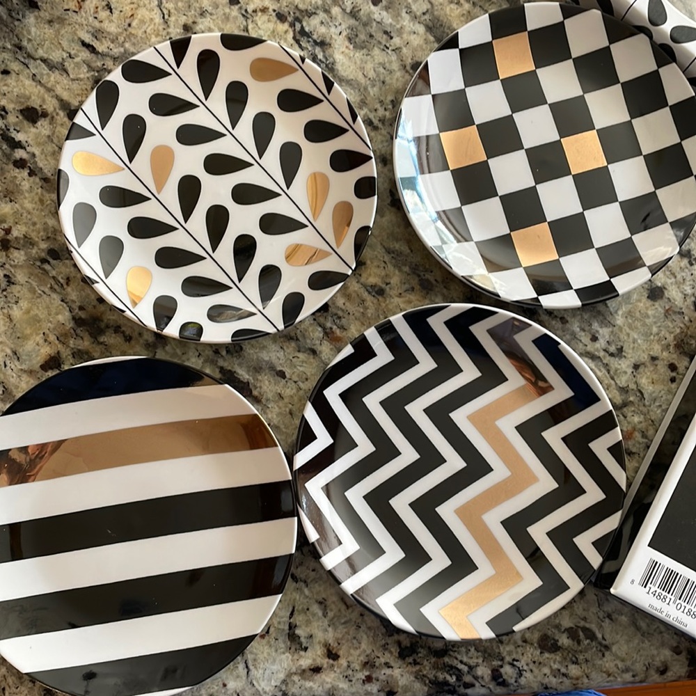 Designer set of 4 dessert plates embellished with 14k gold